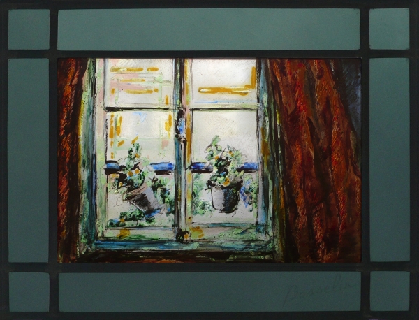 les rideaux rouges à Nancy, vitrail (stained glass) de Bosselin peintre verrier à Fécamp, Normandie, pays de caux, côte d' Albatre