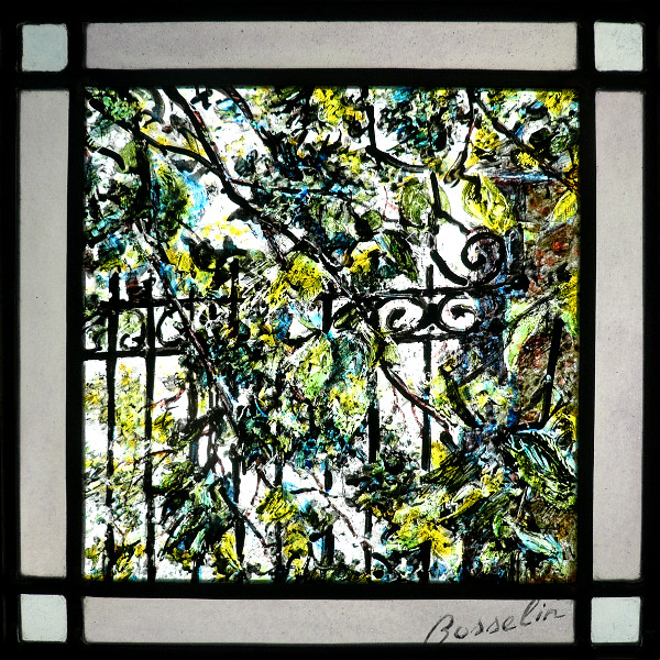 jardins du chateau de Daubeuf sur le plateau cauchois, vitrail (stained glass) de Bosselin peintre verrier à Fécamp, Normandie, pays de caux, côte d' Albatre