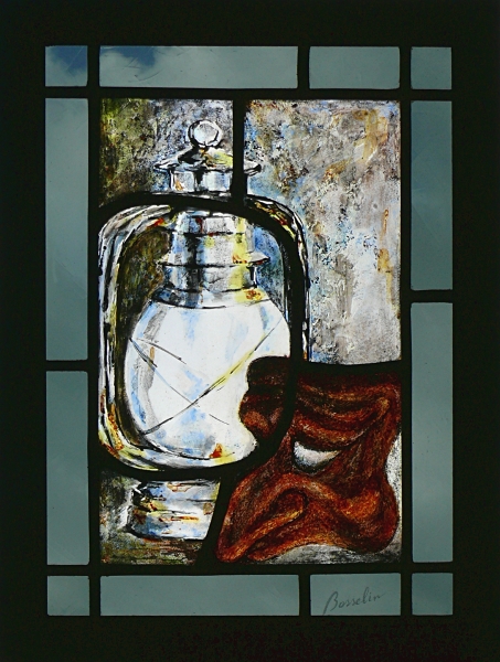 lampe tempete et masque venitien rouge, vitrail (stained glass) de Bosselin peintre verrier à Fécamp, Normandie, pays de caux, côte d' Albatre