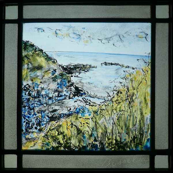 plage des Petites Dalles, près de Sassetôt, vitrail (stained glass) de Bosselin peintre verrier à Fécamp, Normandie, pays de caux, côte d' Albatre